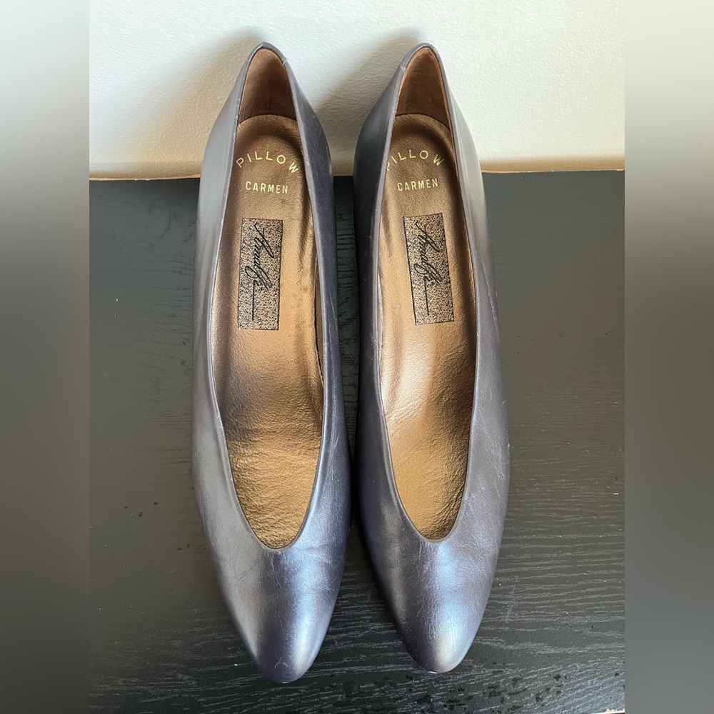 Vintage Amalfi. Genuine Leather Black Pillow Carmen Heels. Size 9.5AA.